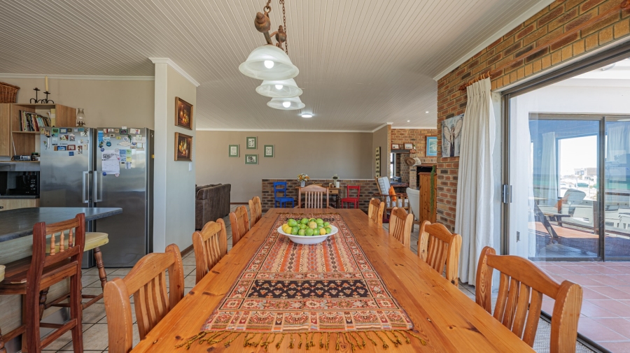 4 Bedroom Property for Sale in Struisbaai Western Cape